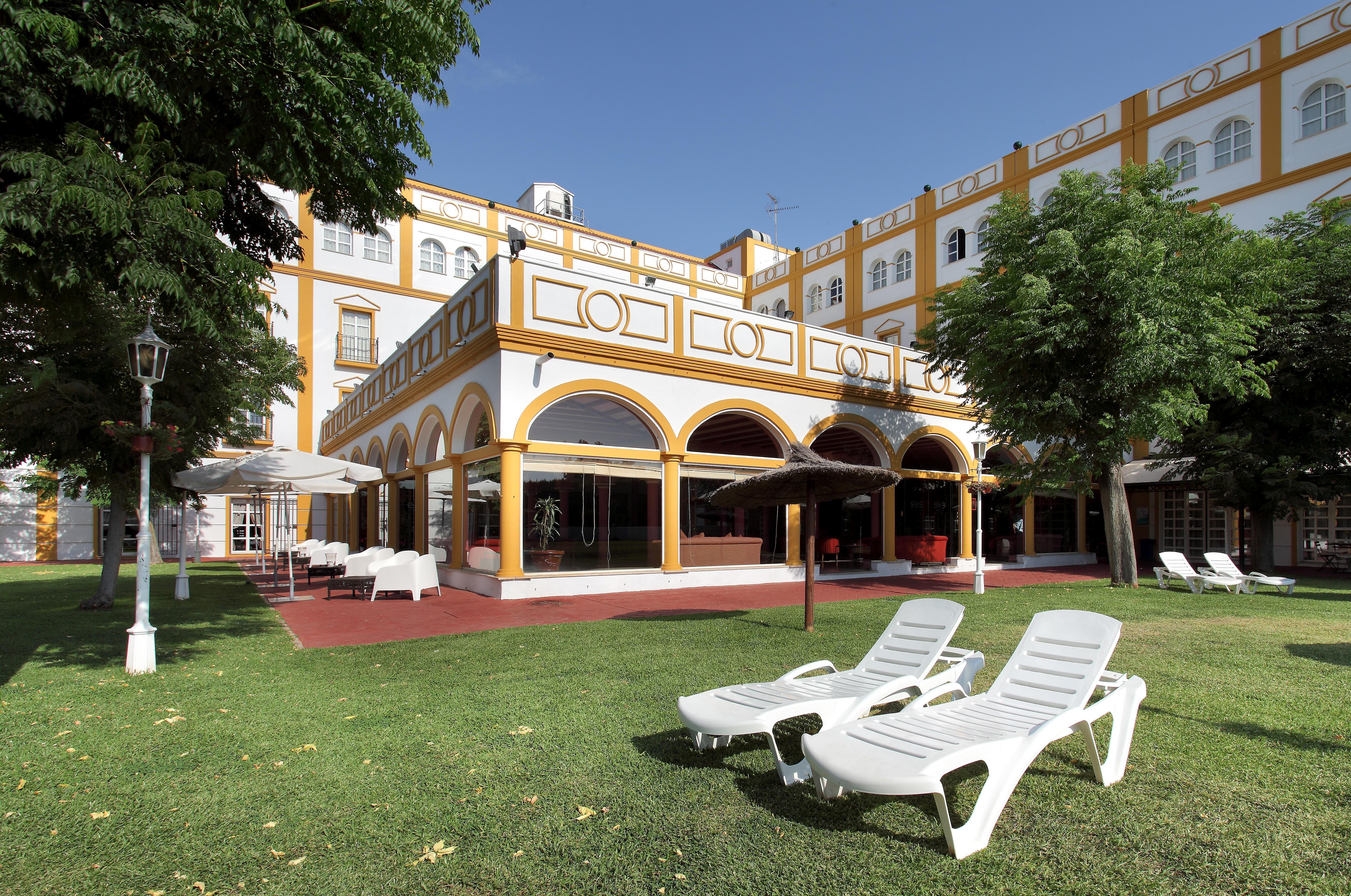 Exe Gran Hotel Solucar Sanlúcar la Mayor Exterior foto