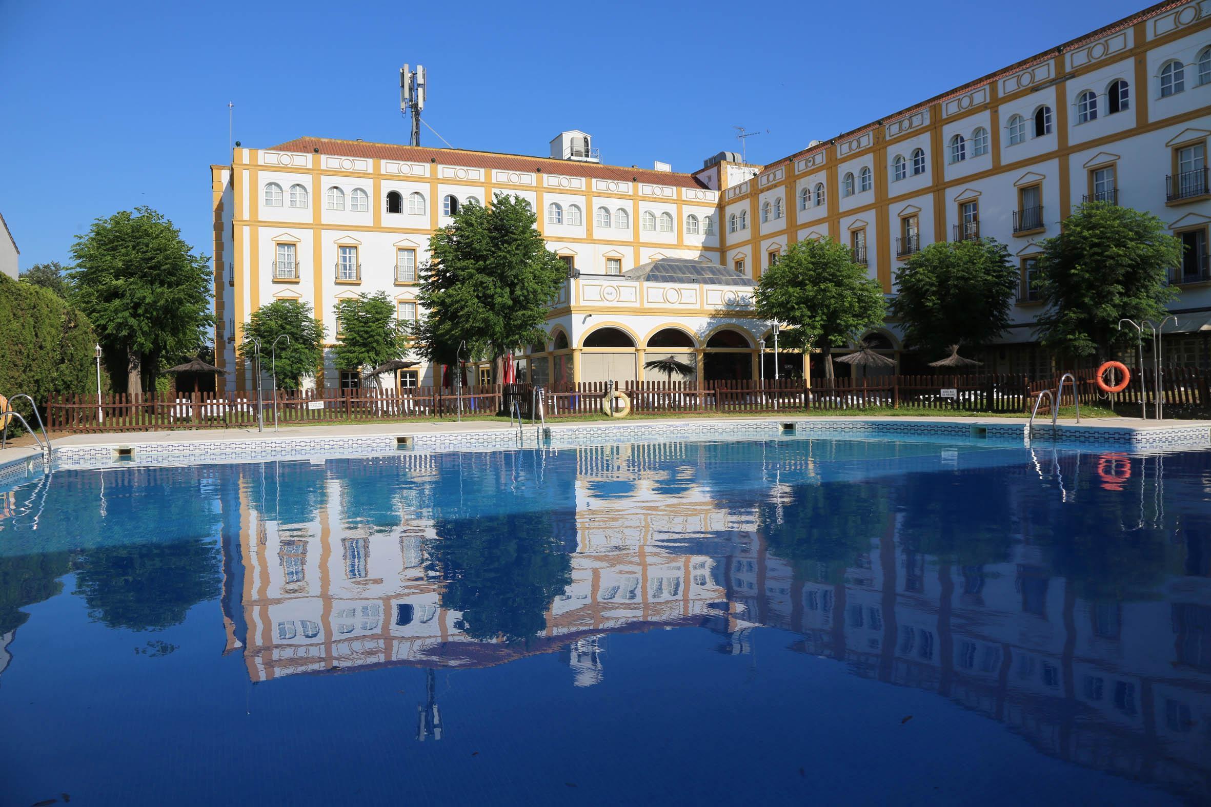 Exe Gran Hotel Solucar Sanlúcar la Mayor Exterior foto