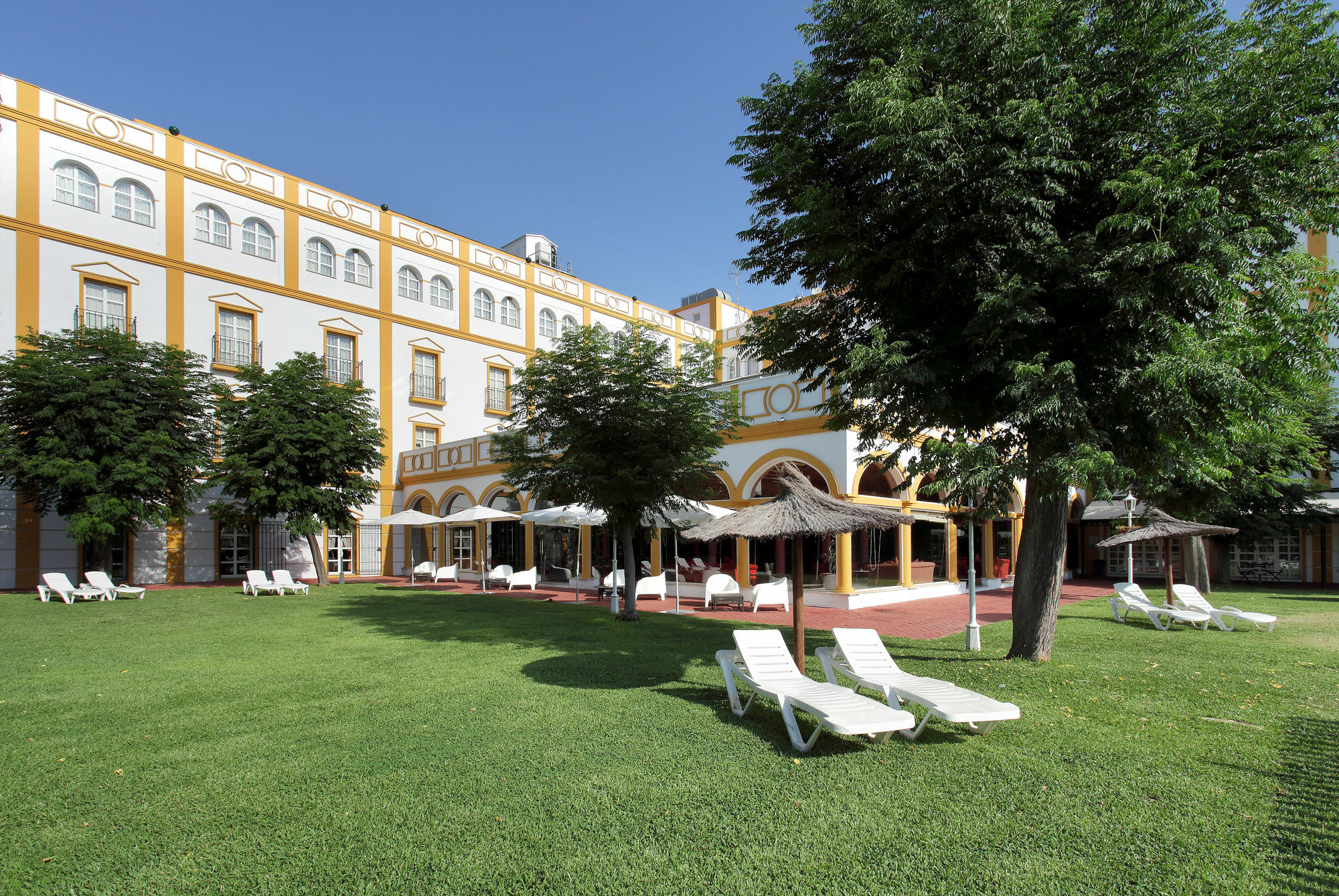 Exe Gran Hotel Solucar Sanlúcar la Mayor Exterior foto